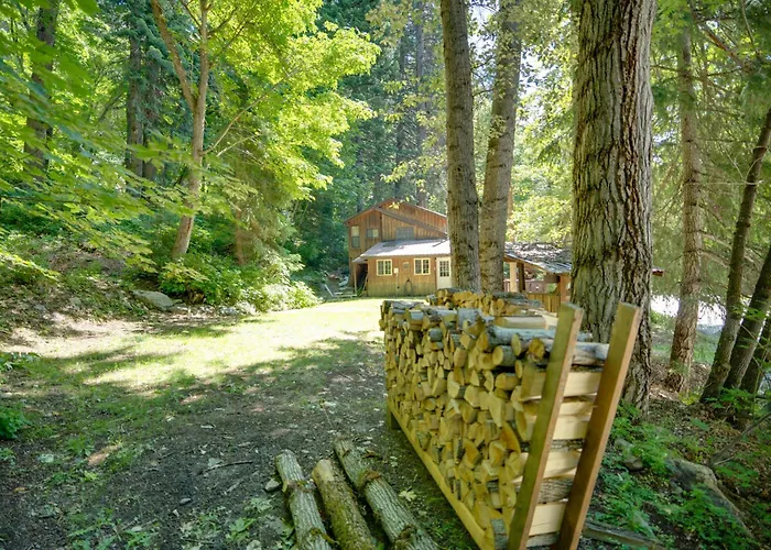 Leavenworth Cabin With Private Hot Tub!